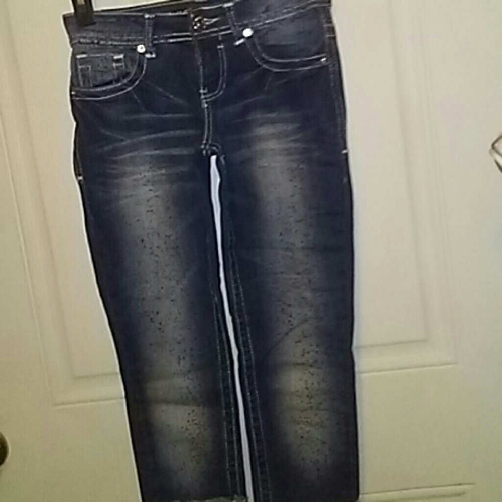 Almost Famous dark splatter wash capri jean